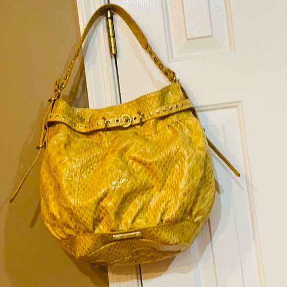 Jessica Simpson Gorgeous and Classy Hobo Hand Bag. - Picture 8 of 8
